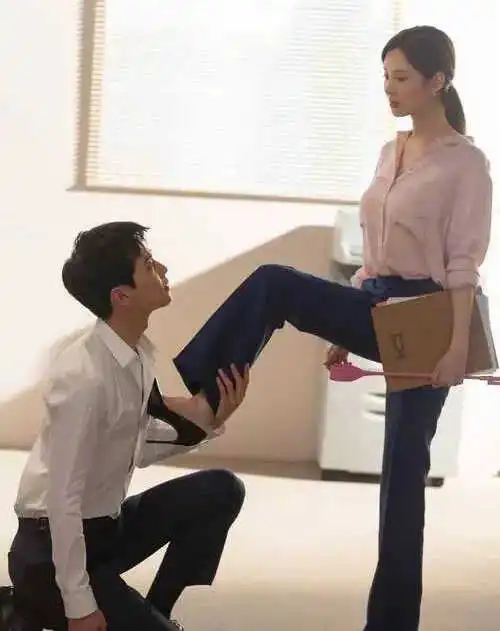 【西檬之家】字母圈的践踏癖是什么意思？BDSM新人都需要了解的概念
